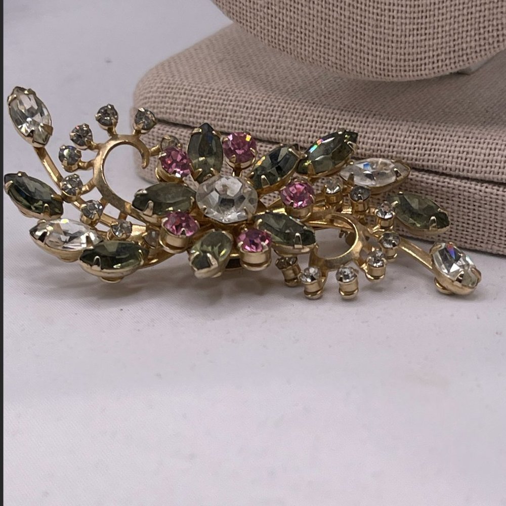 08.19.25_7 RARE*** Signed Vintage Hattie Carnegie Floral Brooch